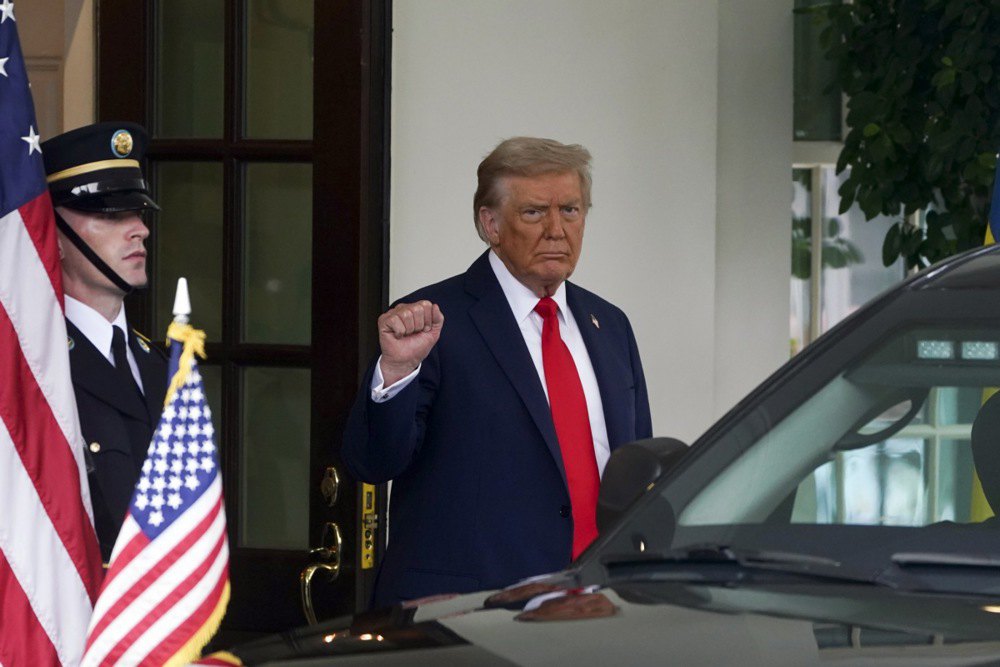 Президент США Дональд Трамп перед зустріччю президента України Володимира Зеленського у Білому домі, 18 серпня 2025 року.