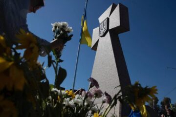 На Берковецькому кладовищі в Києві відкрили другий меморіал для вшанування загиблих захисників
