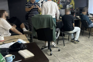 Пропонували вкластися в “крипту” і встановити додаток “банку”: в Дніпрі викрили шахрайські кол-центрів
