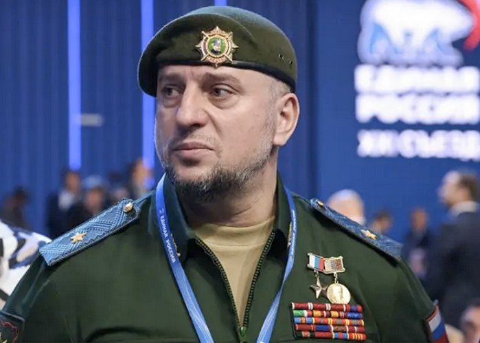 Апті Алаудінов під час з'їзду