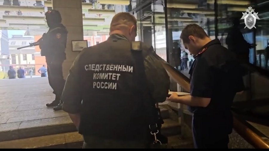 Слідчий комітет Росії працює біля офісу Wildberries, де сталася стрілянина, Москва, Росія, 18 вересня 2024 року.