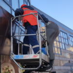 У Києві за місяць демонтували понад дві тисячі незаконних рекламних конструкцій
