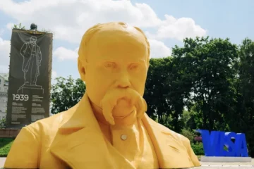 У парку Шевченка встановили інтерактивний п’ятиметровий бюст поета