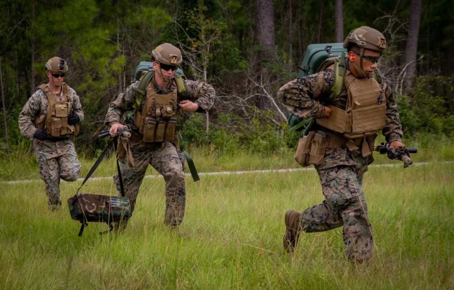 Транспортування Системи прориву протипіхотних загороджень APOBS Mk 7 Mod 2. Фото: US Marine Corps