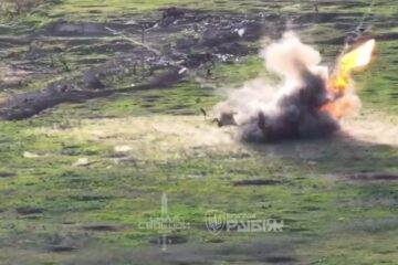 Розлетілись на десятки метрів — ворожий штурм на Покровському напрямку закінчився справжнім феєрверком