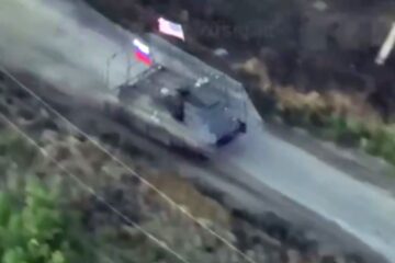 «Максимальне нахабство» — російська бронетехніка пішла в атаку з прапором США
