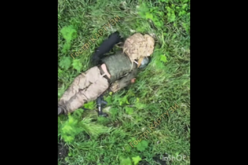 «Вже йдуть загорнуті в пакети, економлять» — поблизу Торецька ворожі штурмовики прикриваються плащами і РЕБом