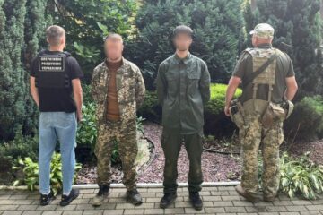 Закарпатський детектив: ухилянти влаштувавли шоу з перевдяганням та здалися під постріли
