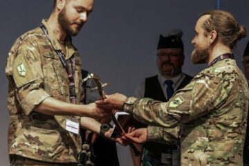 Врятував побратима, переливши кров, скинуту з дрона: медик «Азову» — найкращий у Європі