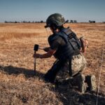 Під ногами — смерть, попереду — робота: сапери розмінували територію розміром з Бучу