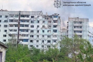 Руїни замість дахів: росіяни знову тероризують Запорізьку область сотнями ударів