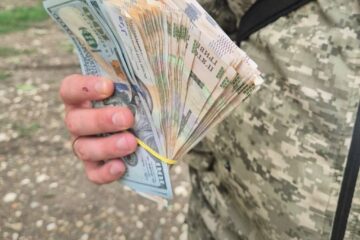 Честь сильніша за готівку: прикордонник не продався за 1500 доларів і викрив схему втечі