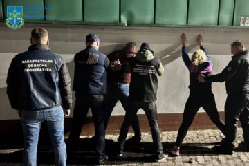З Києва до Угорщини через ліс: викрито схему, організовану закарпатськими митниками