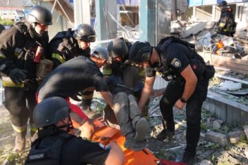 Ворог вдарив по Запоріжжю — постраждали вісім осіб, одна людина у важкому стані