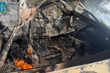 Удар FPV-дрона по цивільному авто на в’їзді в Куп’янськ: двоє загиблих, одна поранена