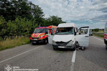 Ракетний удар по Дніпровському району: одна людина загинула, ще одна — поранена