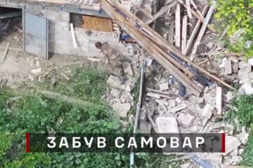 Вцілілий окупант зумів виповзти з-під руїн, щоб майже одразу знову опинитися під завалом