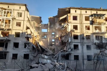 Росіяни завдали удару по житловій забудові Добропілля, жертвою якого стала одна людина
