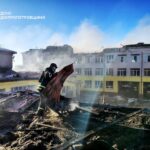 Російський удар по школі на Дніпропетровщині: вогонь охопив будівлю