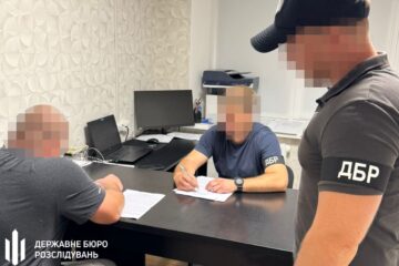 Виплатив 2 мільйони «бойових» ні за що: на Донеччині викрито корупційну схему