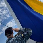 До Дня Незалежності ВМС на маяку в Одесі підняли велетенський прапор України
