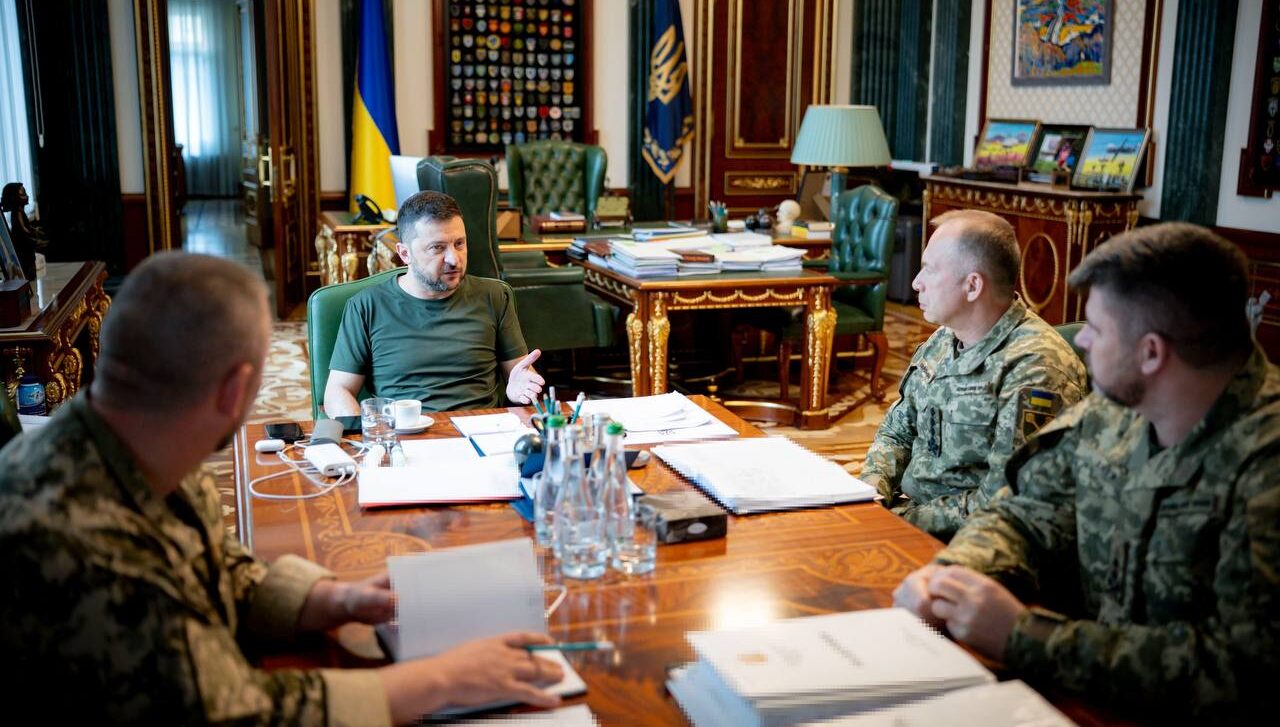 Ситуація у прикордонні та створення резервів — Володимир Зеленський провів нараду з військовими