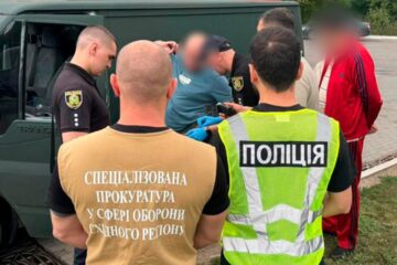 На Харківщині чоловік за хабар обіцяв демобілізованому поновитись на службі