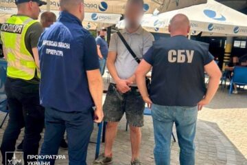 У Харкові затримали ділка, який за 8500 доларів США допомагав уникнути служби в армії