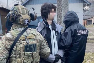 На Буковині затримали юних продавців психотропів, які планували підірвати поліцейських