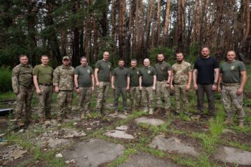 Володимир Зеленський зустрівся з бійцями, які захищають Україну на Вовчанському напрямку