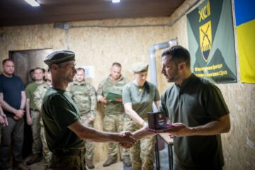 Оборона Липців і підготовка новобранців: Володимир Зеленський поспілкувався з бійцями 92-ї бригади