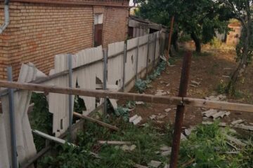 Будинки у вогні й розбиті підприємства: наслідки нічних атак на Дніпропетровщині