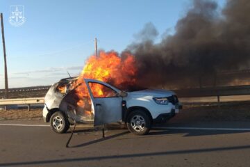 На Херсонщині ворожий дрон поцілив в автівку працівників прокуратури