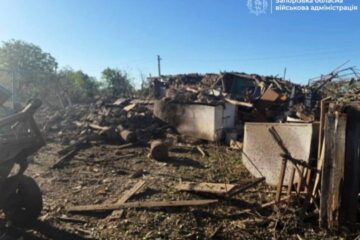 Ворожий FPV-дрон поцілив у будинок на Запоріжжі: поранена жінка