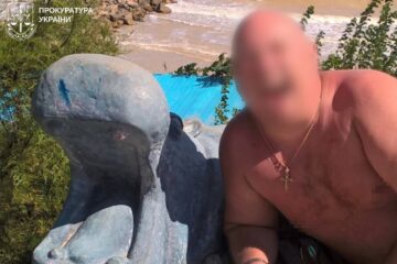 Фотосесія з бегемотом та робота на окупантів: на Харківщині викрили ексчиновника