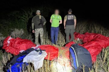 Рейс «Вінниця — Молдова» скасовано: чоловіка намагався перелетіти кордон на параплані