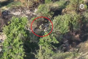Український оператор FPV «підкурив» окупанту останню сигарету