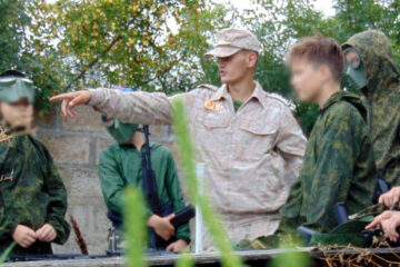 Стрільби та «десантна підготовка»: з викрадених українських дітей росіяни готують комбатантів