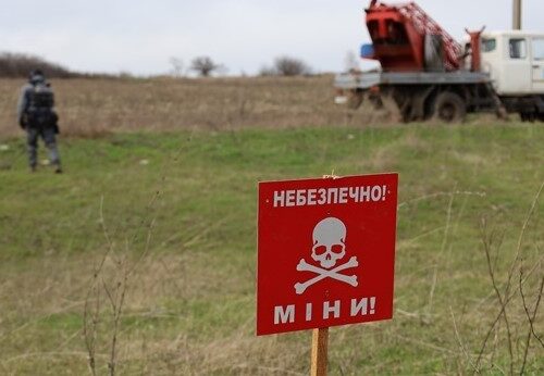 Ірландія передає Україні роботів для розмінування і автомобілі