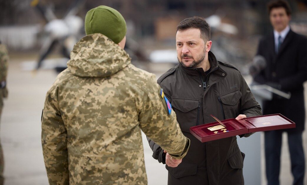 Володимир Зеленський присвоїв звання Героя України шістьом захисникам