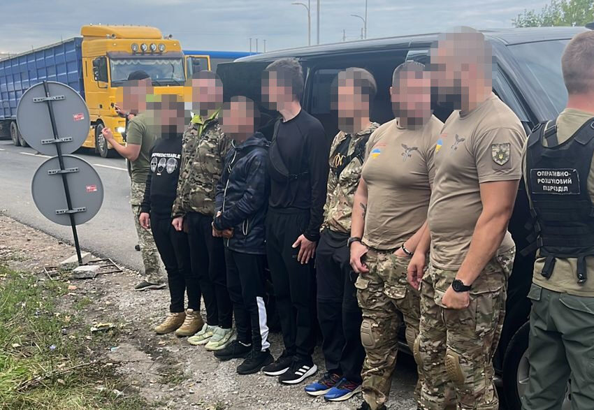 Повістки замість втечі — поліцейський перевозив ухилянтів під виглядом «спецпризначенців»