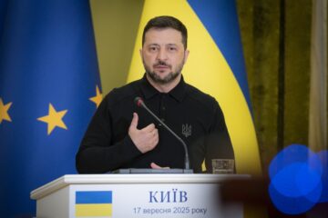 Росії не вистачає сил для проведення масових операцій на фронті — Президент