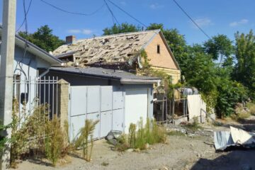 Окупанти били дронами про громадах Дніпровщини, пошкоджені будинки