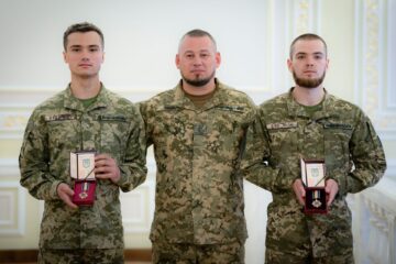 Два тижні в оточенні під Покровськом — контрактники за програмою «18-24» отримали перші державні нагороди