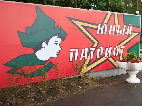 210 таборів для «перевиховання»: кремль тренує викрадених українських дітей до війни