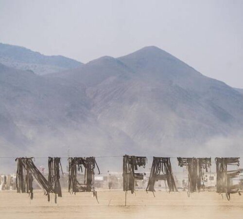 Після бурі на Burning Man українська команда створила інсталяцію No Fate із рештків