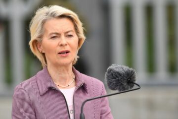 FT: ймовірне втручання РФ у GPS змусило літак фон дер Ляєн сісти в Болгарії за паперовими картами
