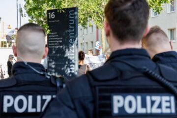 У Німеччині українку штовнули під вантажний потяг