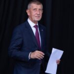 Експрем’єра Чехії Бабіша госпіталізували після побиття милицею на передвиборчому мітингу