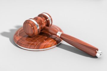 Рада прийняла закон, згідно з яким за неприбуття на виклик суду зможуть карати стягненням до 12 тисяч грн